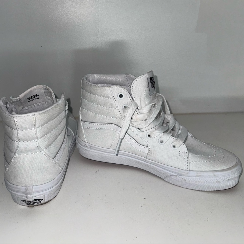 White Vans classic high top Sk8-Hi Shoe The original skate hi-top - Picture 2 of 8